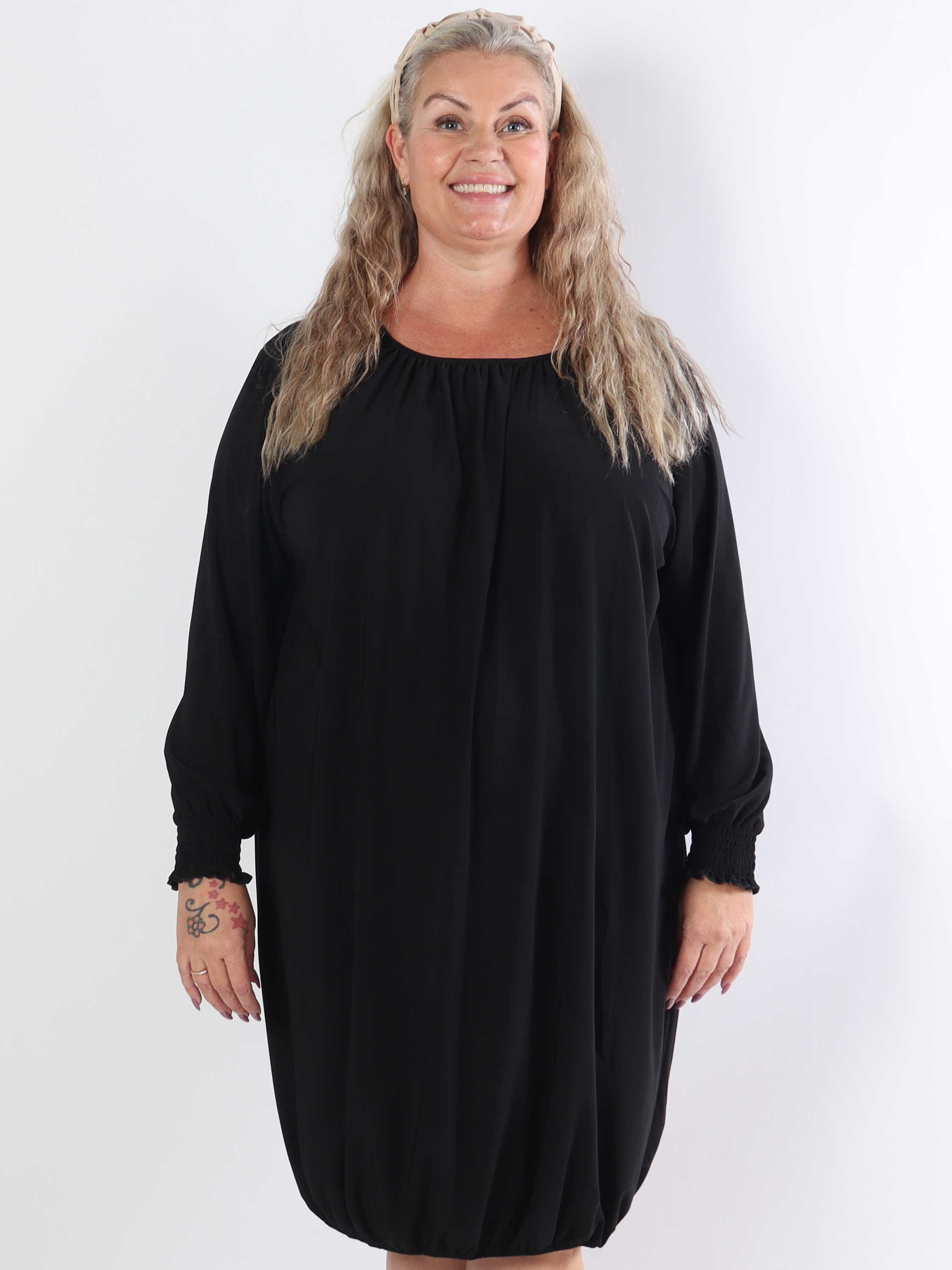 Miracle Plain Dress L/S - Elastisk plus size-klänning med långa ärmar
